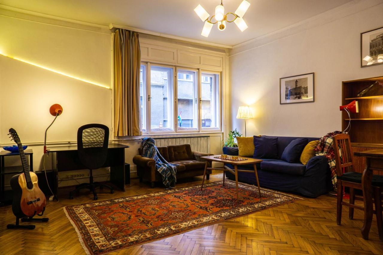Bond & Sue Lägenhet Budapest Exteriör bild