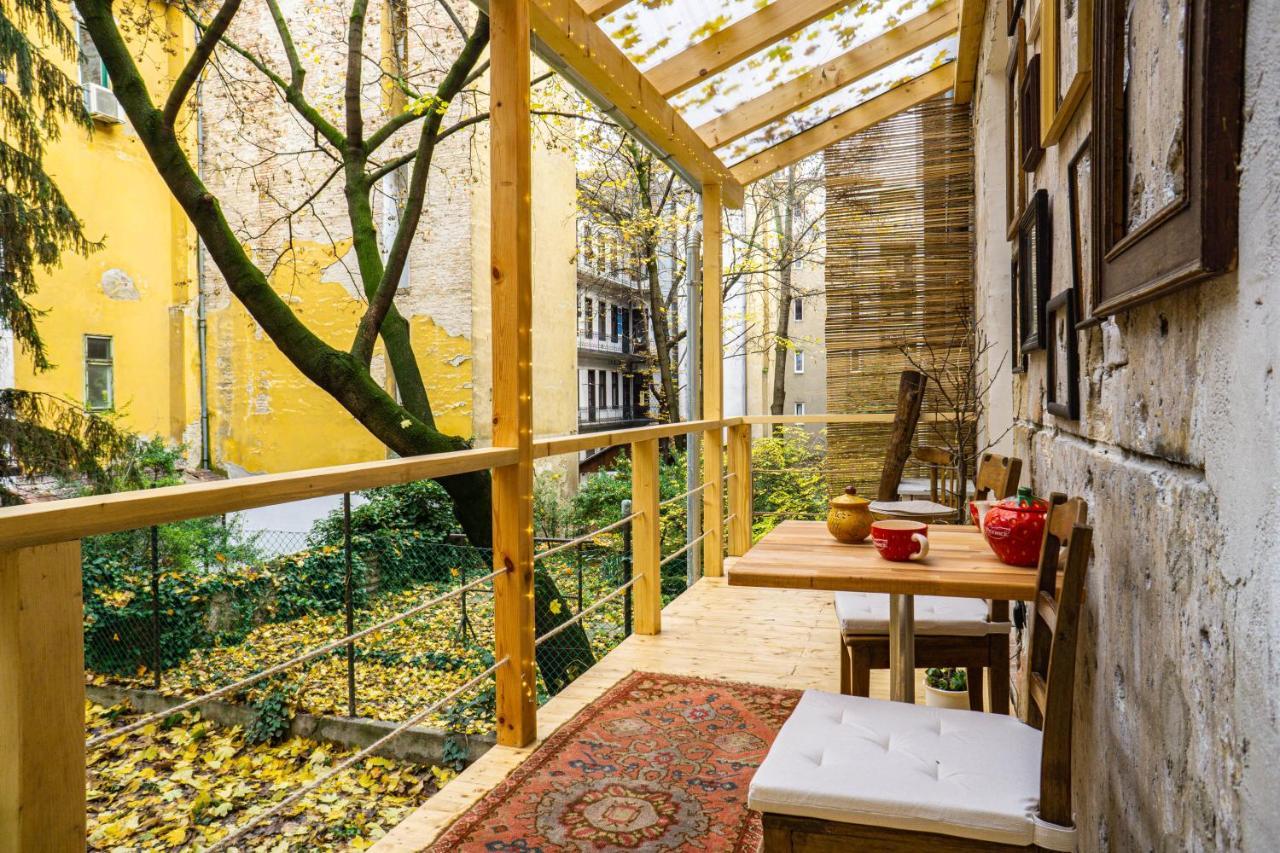 Bond & Sue Lägenhet Budapest Exteriör bild