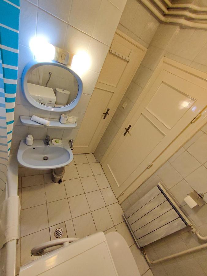 Bond & Sue Lägenhet Budapest Exteriör bild