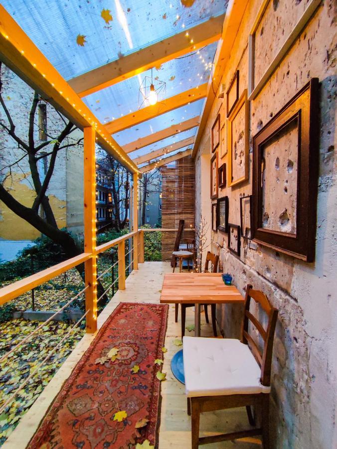Bond & Sue Lägenhet Budapest Exteriör bild